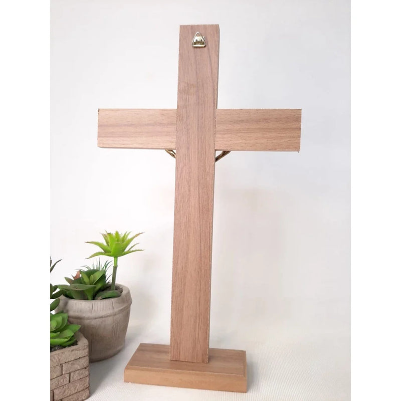 Cruz Crucifixo de Madeira de 33,5cm com Cristo em Bronze no Tamanho com Base de Mesa e Suporte pra Parede